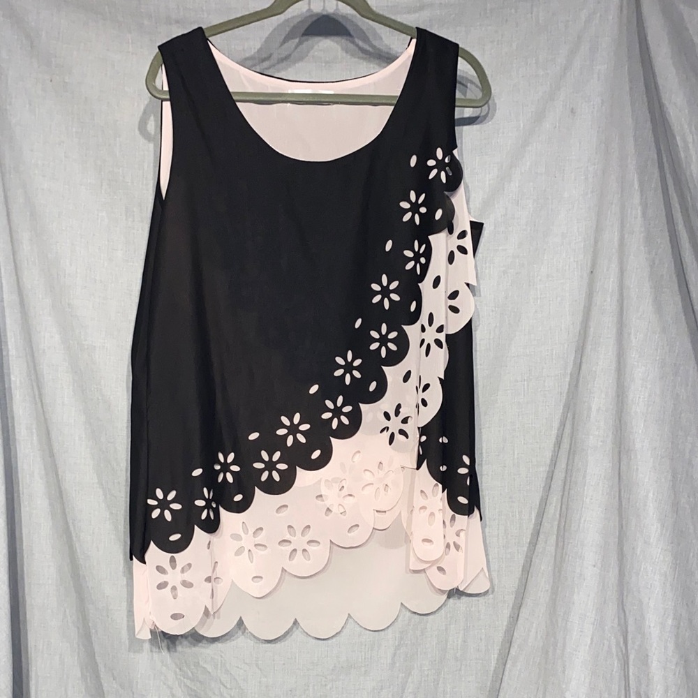 Chic Black and White Floral Women's Tank Top